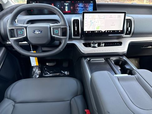 New 2026 Ford Expedition Active image 5