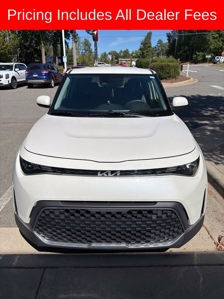 Used 2023 Kia Soul LX w/ LX Technology Package FWD image 2
