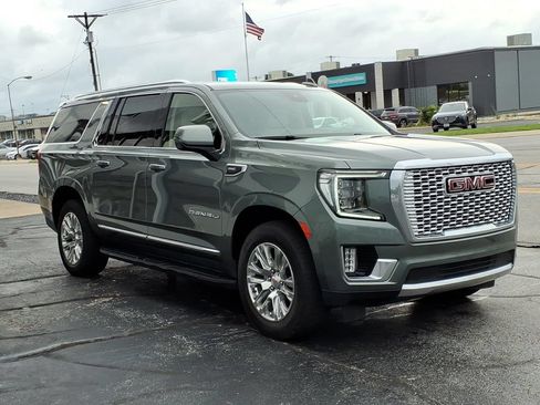 Used 2023 GMC Yukon XL Denali AWD/4WD image 3