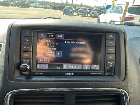 Used 2016 Dodge Grand Caravan SE FWD image 22