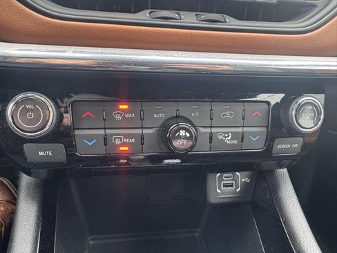 Used 2024 Jeep Compass Limited image 18