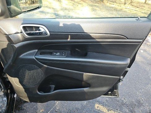 Used 2018 Jeep Grand Cherokee Altitude image 15