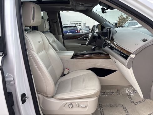 Used 2023 Cadillac Escalade Sport Platinum image 3
