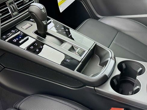 New 2026 Porsche Macan image 20