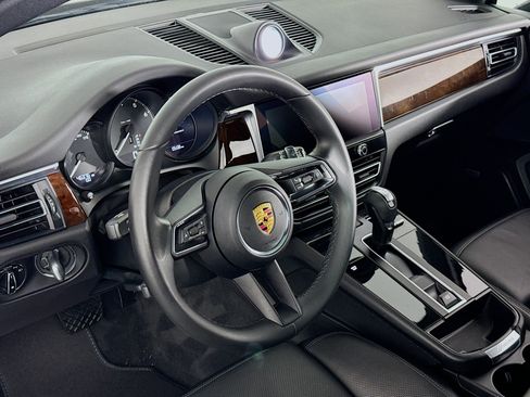 Used 2022 Porsche Macan image 15