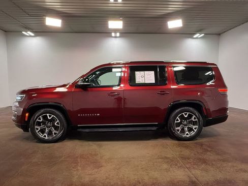 Used 2024 Jeep Wagoneer Series III AWD/4WD image 27