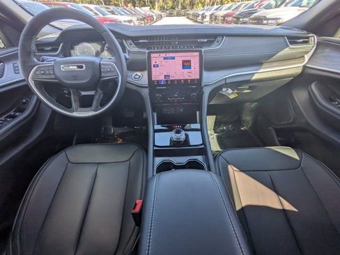 New 2025 Jeep Grand Cherokee Limited w/ Black Appearance Package image 13