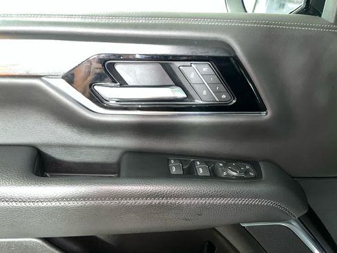 Used 2025 GMC Yukon Denali AWD/4WD image 13