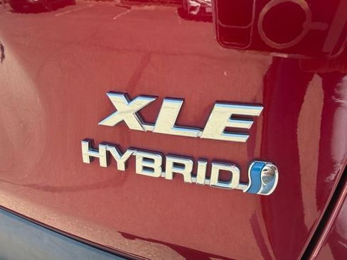 Certified 2021 Toyota RAV4 XLE AWD/4WD image 10