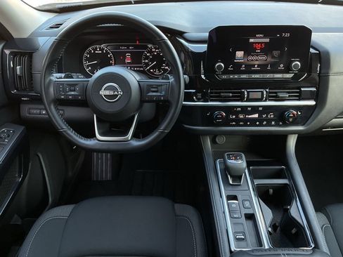 Used 2025 Nissan Pathfinder SV FWD image 10