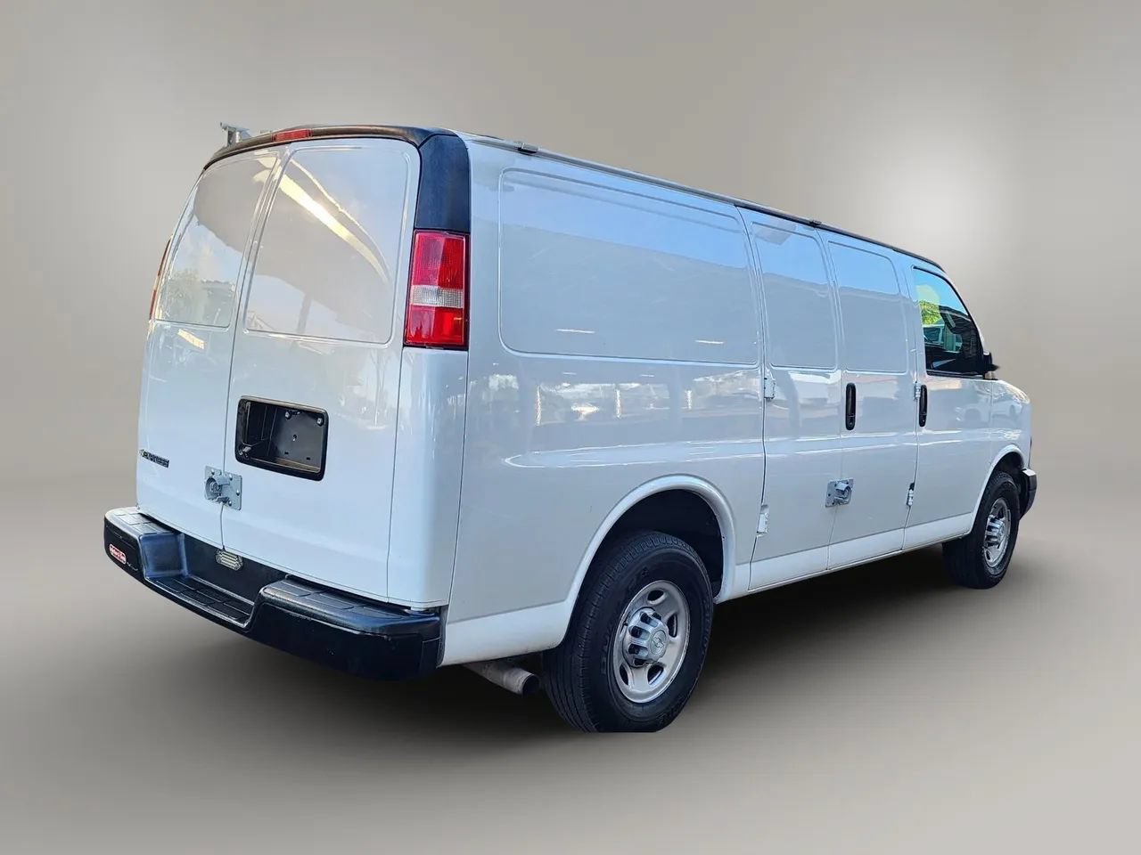 Used 2020 Chevrolet Express 2500 w/ Driver Convenience Package RWD image 19