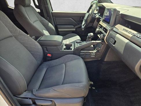 Used 2024 Toyota Tacoma SR5 AWD/4WD image 18