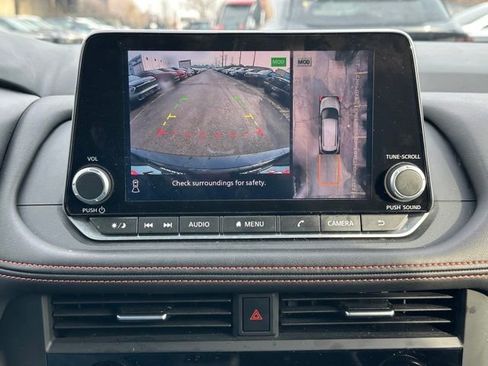 Used 2025 Nissan Rogue SV image 12