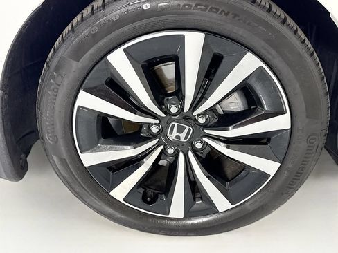 Certified 2024 Honda Civic EX-L image 32