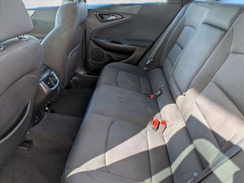Used 2018 Chevrolet Malibu LT FWD image 16