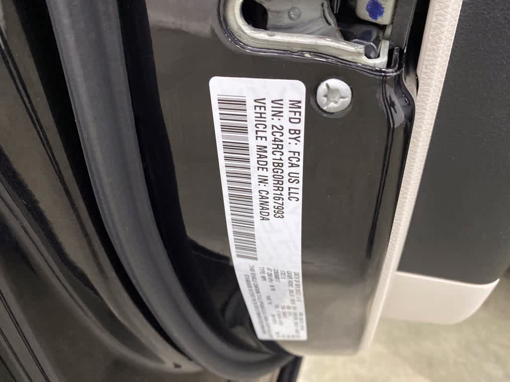 Used 2024 Chrysler Pacifica Touring-L FWD image 29