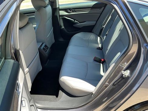 Used 2018 Honda Accord Touring image 28