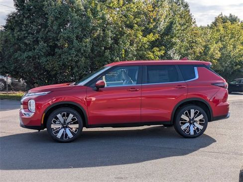 New 2025 Mitsubishi Outlander SE image 6