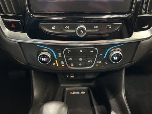 Used 2023 Chevrolet Traverse RS image 23