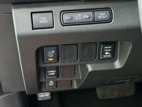 Used 2024 Nissan Frontier SV w/ SV Convenience Package RWD image 16