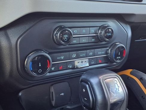 Used 2022 Ford Bronco Badlands image 14