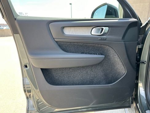 New 2026 Volvo XC40 B5 Core w/ Climate Package image 9