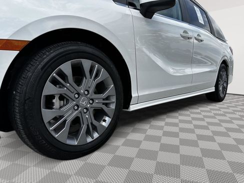 Certified 2025 Honda Odyssey Touring image 6