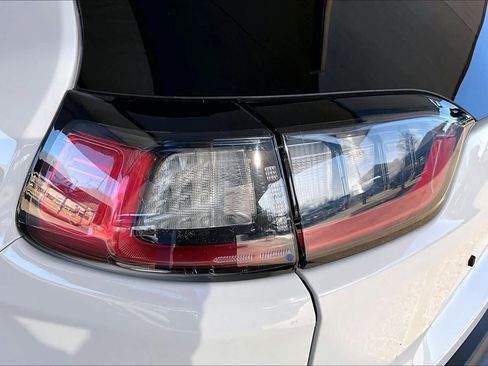 Used 2019 Jeep Cherokee Limited image 29