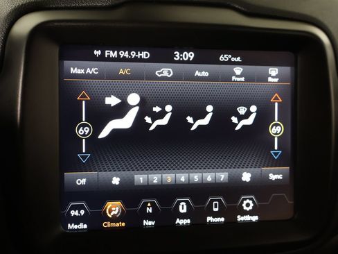 Used 2023 Jeep Renegade Latitude AWD/4WD image 42
