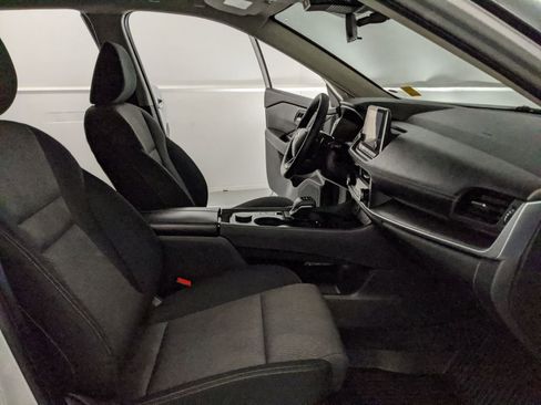 Used 2025 Nissan Rogue SV image 20