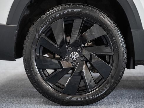 Used 2024 Volkswagen Taos SE AWD/4WD image 19