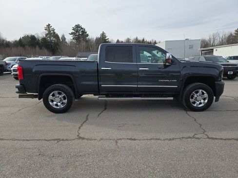 Used 2017 GMC Sierra 3500 Denali w/ Duramax Plus Package image 7