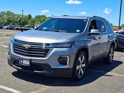 Used 2023 Chevrolet Traverse LT w/ LT Premium Package AWD/4WD image 5