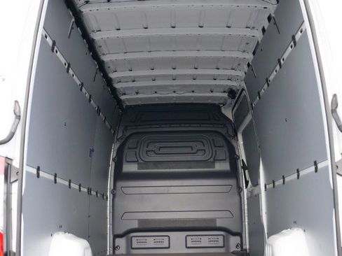 Used 2024 Mercedes-Benz Sprinter 2500 image 8