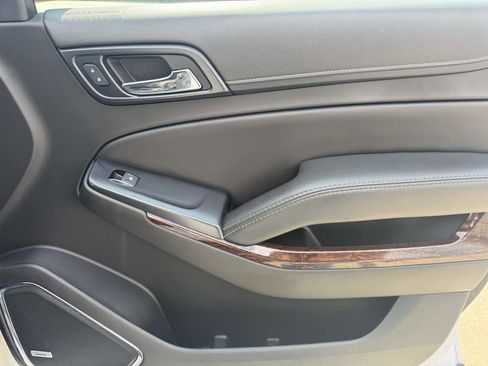 Used 2017 GMC Yukon SLT image 27