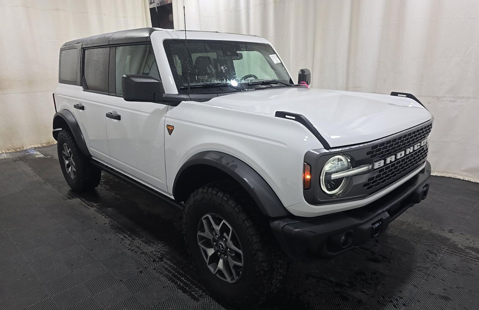 Used 2025 Ford Bronco Badlands AWD/4WD image 3