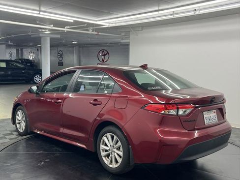 Certified 2025 Toyota Corolla LE image 3