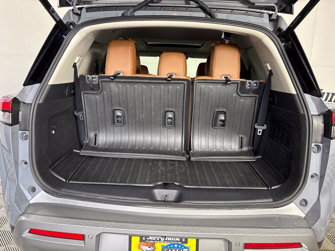 Used 2025 Nissan Pathfinder Platinum w/ Cargo Package FWD image 34