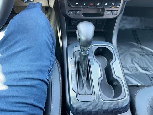 Used 2022 Chevrolet Colorado Z71 image 17