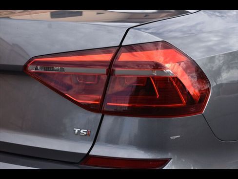 Used 2018 Volkswagen Passat 2.0T R-Line image 50