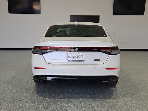 Used 2023 Honda Accord Touring image 7