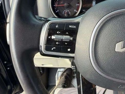 Used 2024 Kia Carnival LX FWD image 28