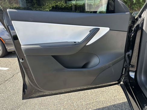 Used 2022 Tesla Model Y Performance AWD/4WD image 13