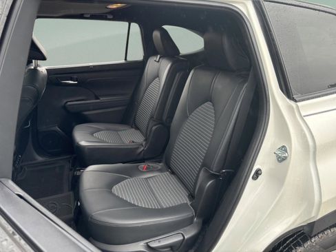 Used 2021 Toyota Highlander XSE image 28
