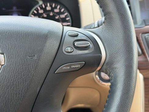 Used 2018 Nissan Pathfinder Platinum FWD image 18