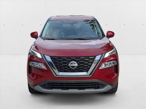 Used 2022 Nissan Rogue SV image 2