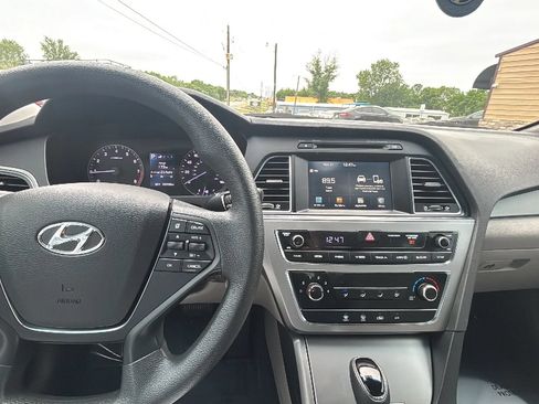 Used 2016 Hyundai Sonata SE FWD image 16