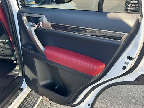 Used 2021 Lexus GX 460 Premium w/ Premium Package image 16