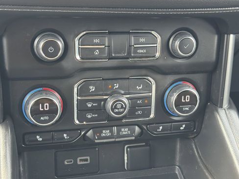 Used 2022 Chevrolet Tahoe LT w/ Luxury Package AWD/4WD image 6