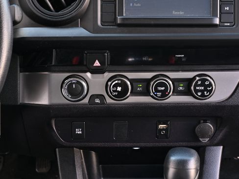 Used 2017 Toyota Tacoma SR AWD/4WD image 21